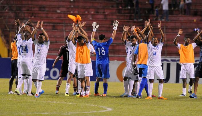 Uniformes de Honduras, confeccionados pela Joma, para a Copa do Mundo de 2014