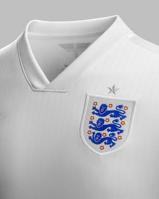 Uniformes da Inglaterra, produzidos pela Nike, para a Copa do Mundo de 2014