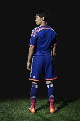 Uniformes do Japo, confeccionados pela Adidas, para a Copa do Mundo de 2014