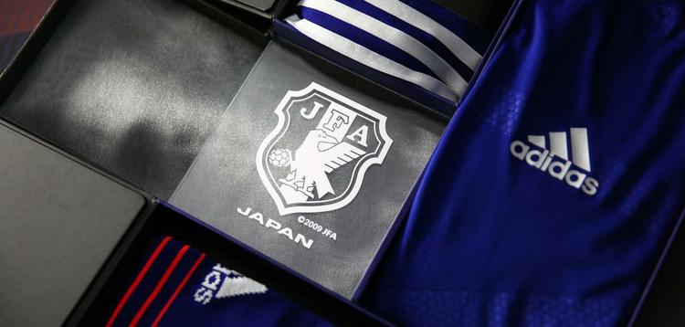 Uniformes do Japo, confeccionados pela Adidas, para a Copa do Mundo de 2014