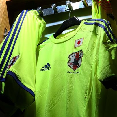 Uniformes do Japo, confeccionados pela Adidas, para a Copa do Mundo de 2014