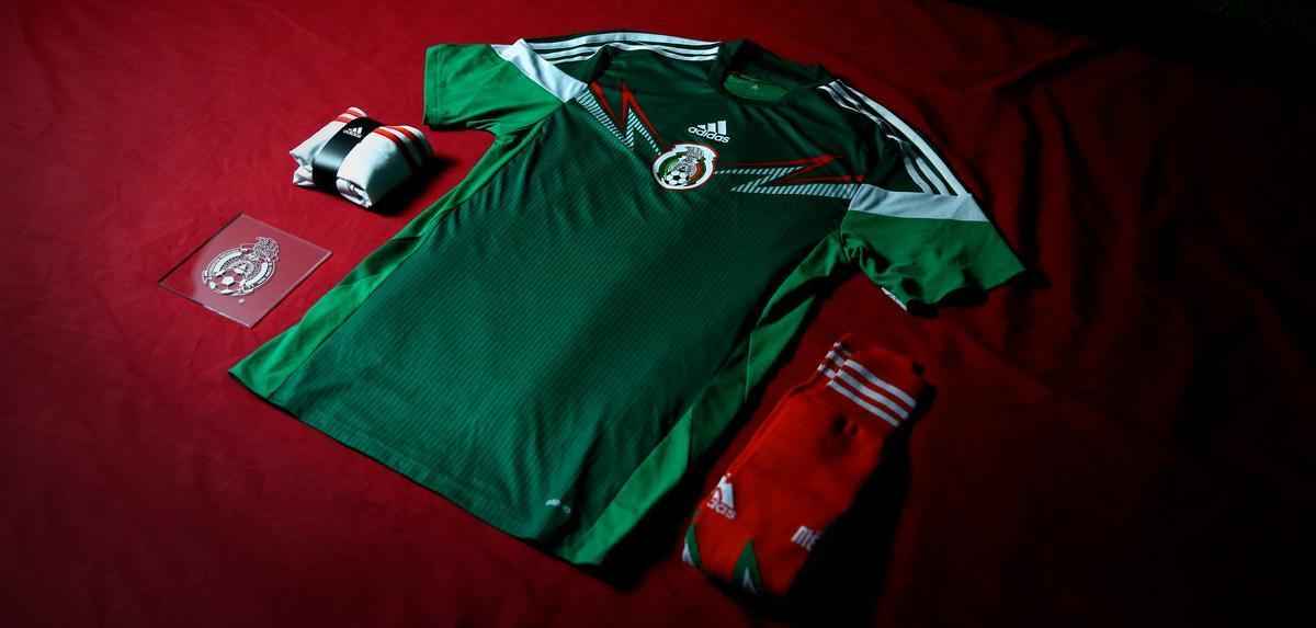 Uniformes do Mxico, produzidos pela Adidas, para a Copa do Mundo de 2014