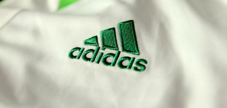 Uniformes da Nigria, confeccionados pela Adidas, para a Copa do Mundo de 2014