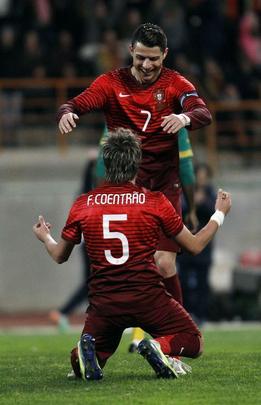 Uniformes de Portugal, produzidos pela Nike, para a Copa do Mundo de 2014