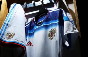 Uniformes da Rssia, produzidos pela Adidas, para a Copa do Mundo de 2014