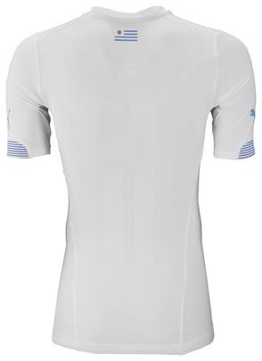 Uniformes do Uruguai, produzidos pela Puma, para a Copa do Mundo de 2014