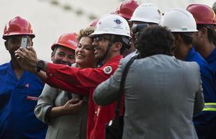 A presidente Dilma Rousseff fez na tarde desta quinta-feira uma visita ao Itaquero, uma das 12 sedes brasileiras da Copa. Durante cerca de uma hora, ela conheceu as instalaes do estdio do Corinthians, localizado na zona leste de So Paulo, que ainda est em obras para receber a abertura do Mundial, no dia 12 de junho, com o jogo entre Brasil e Crocia.