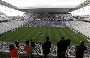 Com homenagens e clima festivo, o Corinthians inaugurou na manh deste sbado o Itaquero, estdio que receber seis jogos da Copa do Mundo em So Paulo.