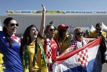 Torcedores de Brasil e Crocia chegaram com mais de quatro horas de antecedncia para assistir primeiro jogo da Copa do Mundo