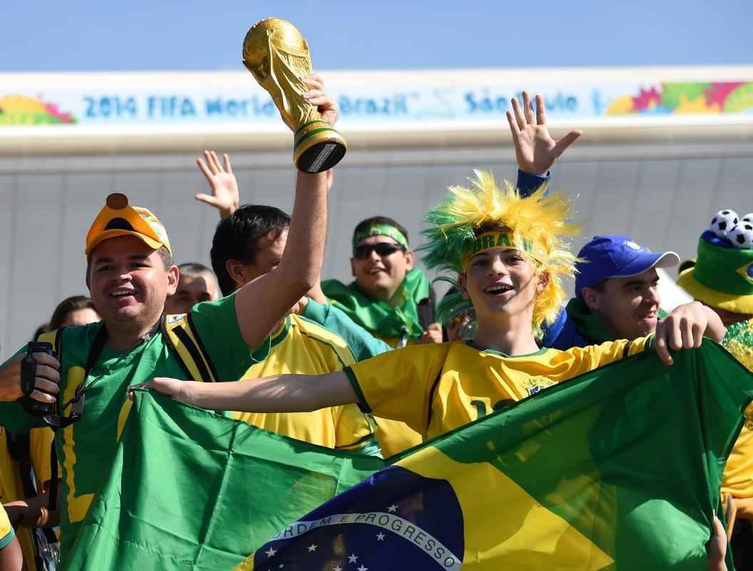 Torcedores de Brasil e Crocia chegaram com mais de quatro horas de antecedncia para assistir primeiro jogo da Copa do Mundo