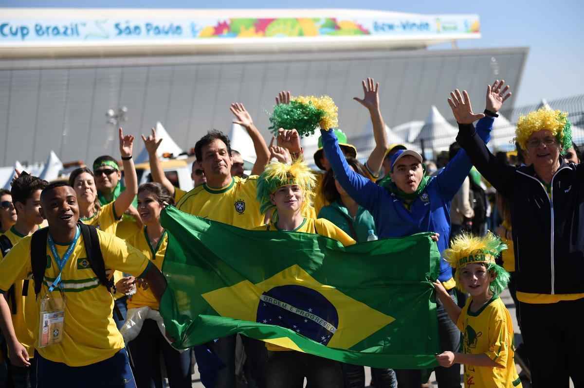 Torcedores de Brasil e Crocia chegaram com mais de quatro horas de antecedncia para assistir primeiro jogo da Copa do Mundo