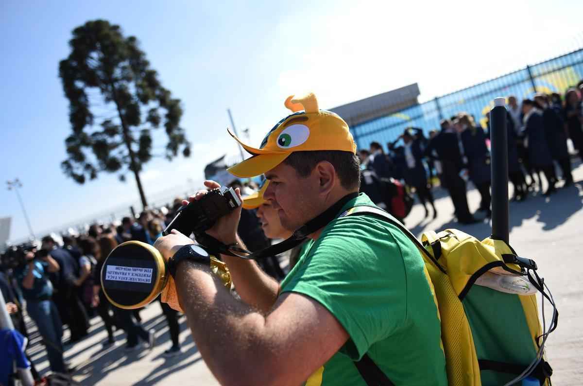 Torcedores de Brasil e Crocia chegaram com mais de quatro horas de antecedncia para assistir primeiro jogo da Copa do Mundo