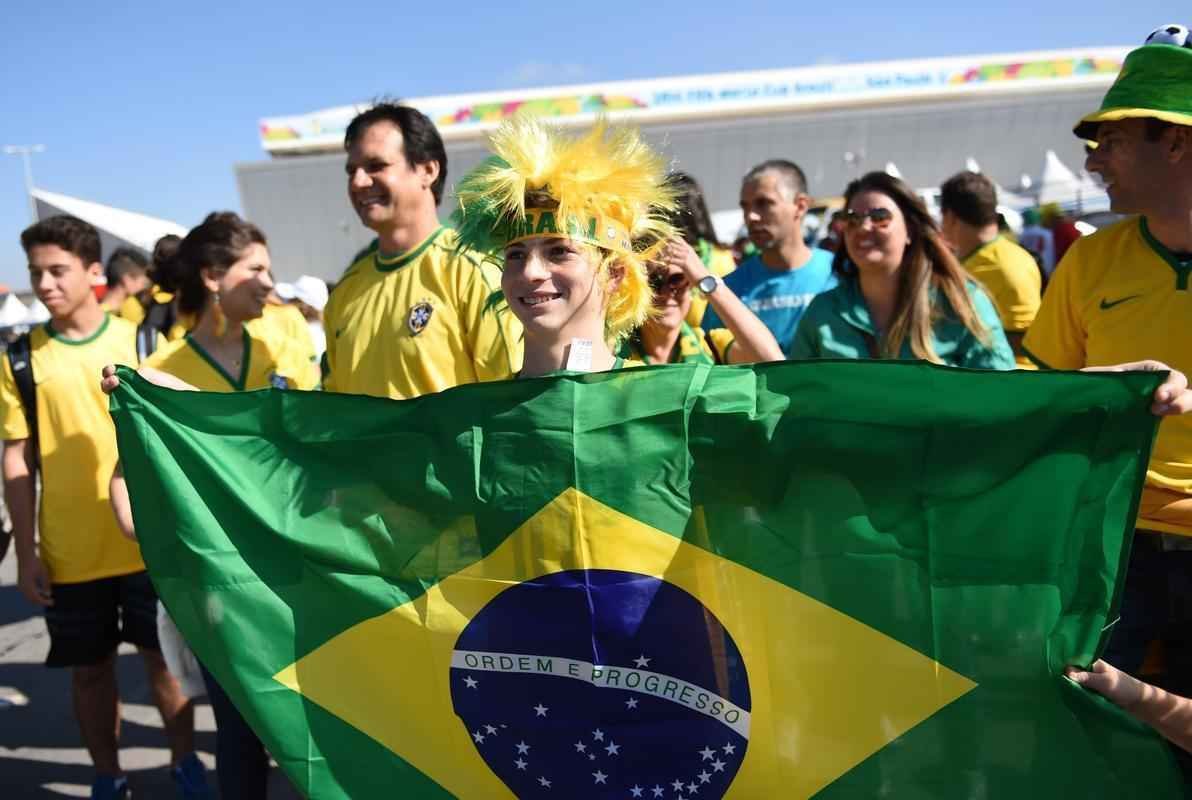 Torcedores de Brasil e Crocia chegaram com mais de quatro horas de antecedncia para assistir primeiro jogo da Copa do Mundo