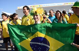 Torcedores de Brasil e Crocia chegaram com mais de quatro horas de antecedncia para assistir primeiro jogo da Copa do Mundo