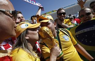 Torcedores de Brasil e Crocia chegaram com mais de quatro horas de antecedncia para assistir primeiro jogo da Copa do Mundo