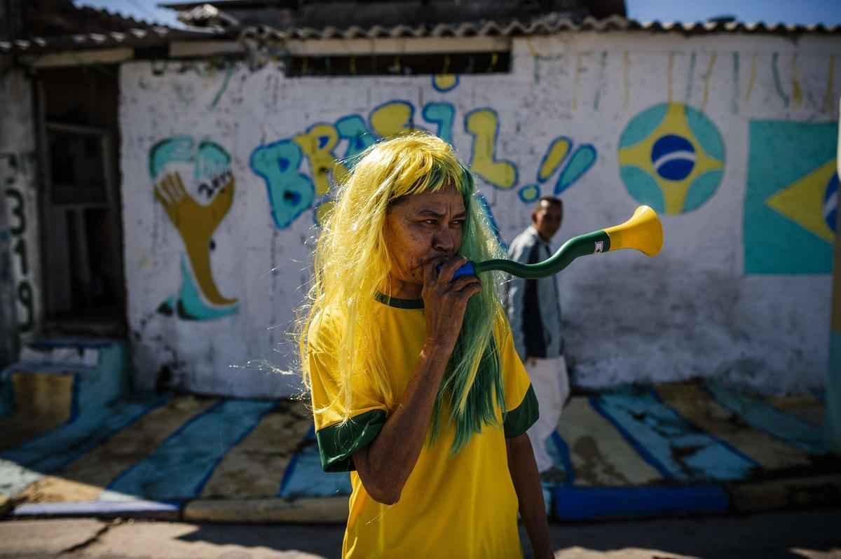 Torcedores de Brasil e Crocia chegaram com mais de quatro horas de antecedncia para assistir primeiro jogo da Copa do Mundo