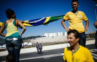 Torcedores de Brasil e Crocia chegaram com mais de quatro horas de antecedncia para assistir primeiro jogo da Copa do Mundo