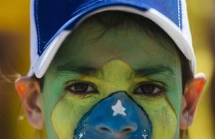 Torcedores de Brasil e Crocia chegaram com mais de quatro horas de antecedncia para assistir primeiro jogo da Copa do Mundo