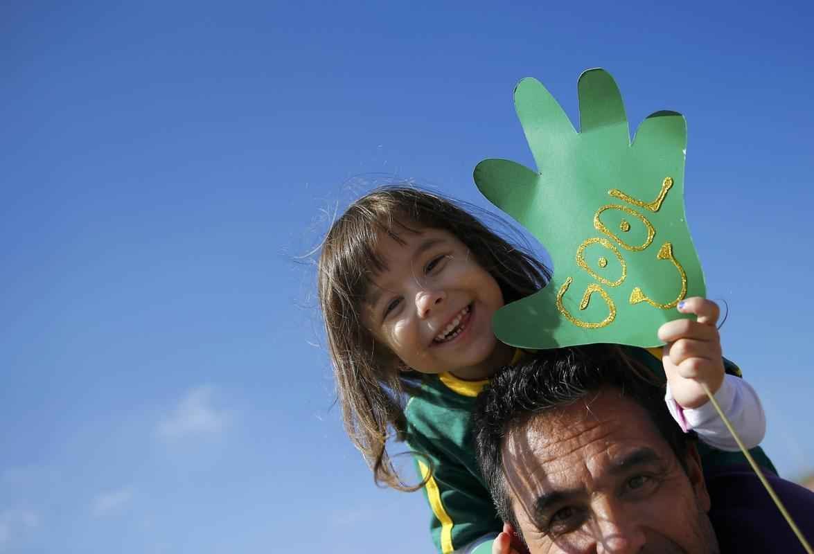 Torcedores de Brasil e Crocia chegaram com mais de quatro horas de antecedncia para assistir primeiro jogo da Copa do Mundo