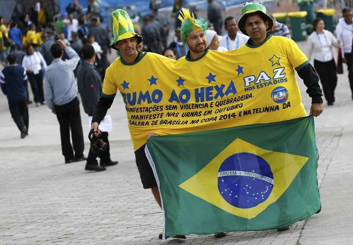 Torcedores de Brasil e Crocia chegaram com mais de quatro horas de antecedncia para assistir primeiro jogo da Copa do Mundo