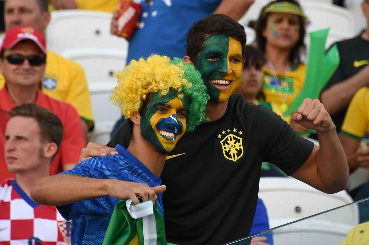 Torcedores dentro do Itaquero para a abertura da Copa