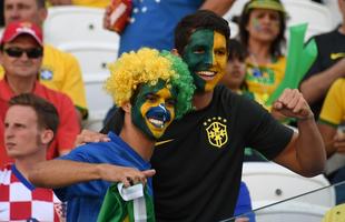 Torcedores dentro do Itaquero para a abertura da Copa