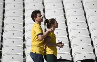 Torcedores dentro do Itaquero na abertura da Copa