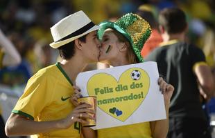 Torcedores dentro do Itaquero na abertura da Copa