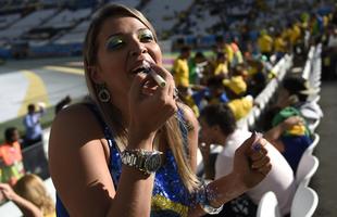 Torcedores dentro do Itaquero na abertura da Copa