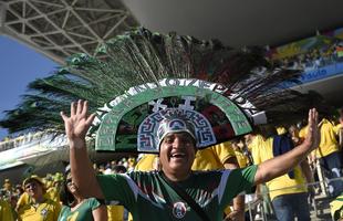 Torcedores dentro do Itaquero na abertura da Copa