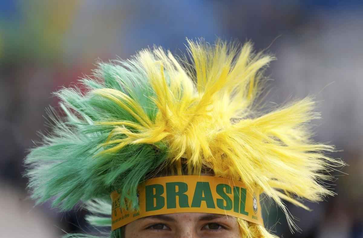 Torcedores dentro do Itaquero na abertura da Copa
