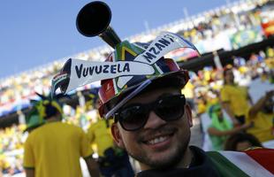 Torcedores dentro do Itaquero na abertura da Copa