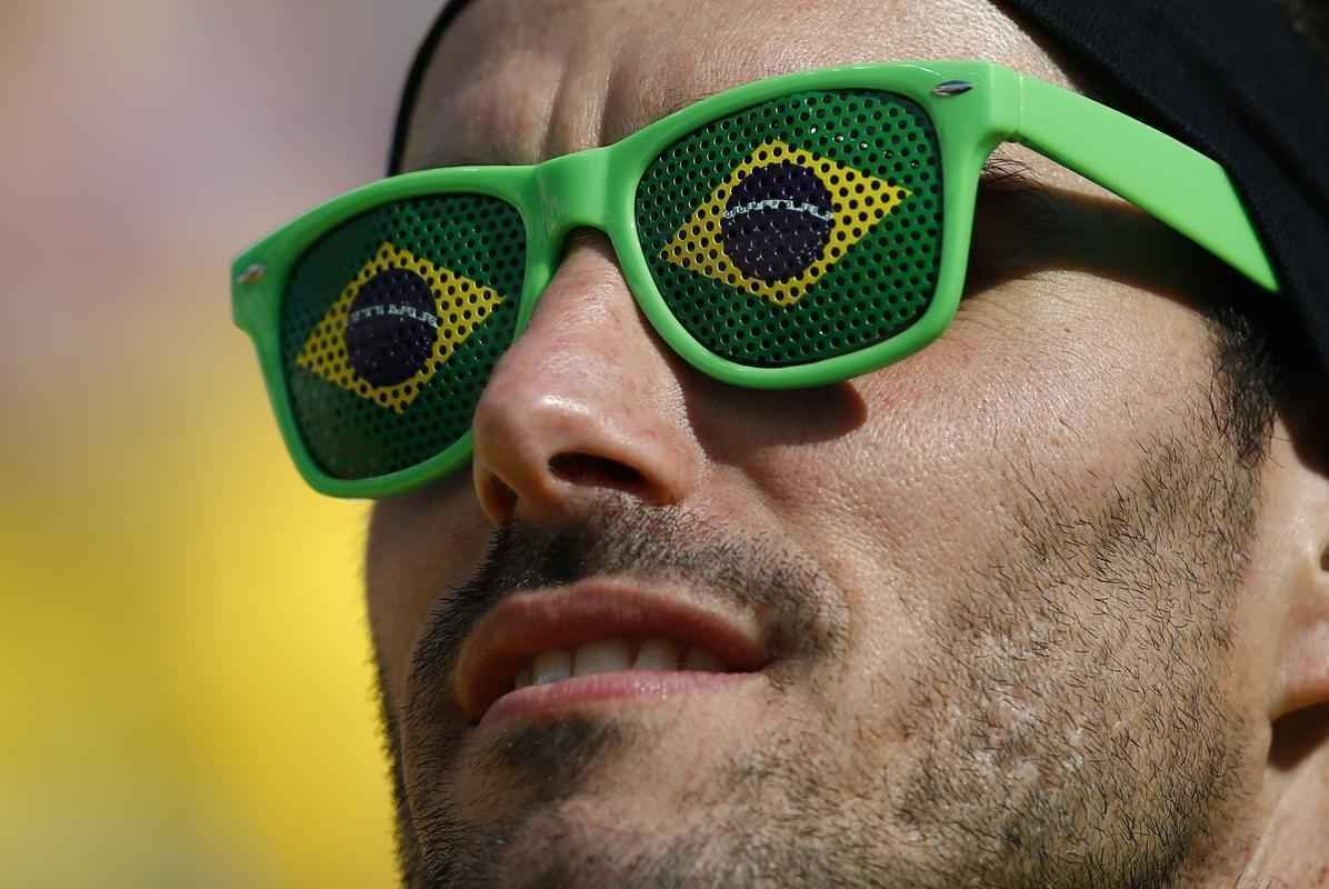 Torcedores dentro do Itaquero na abertura da Copa