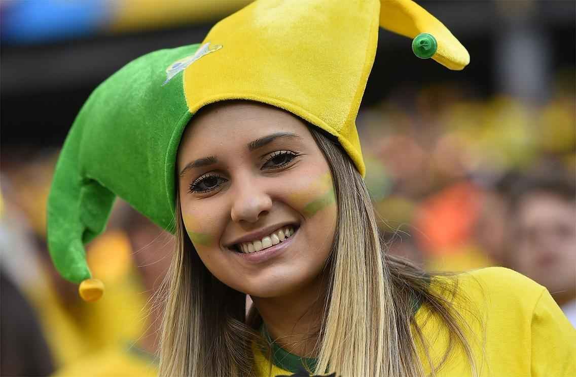 Belas torcedoras compareceram ao Itaquero para assistir a Brasil e Crocia