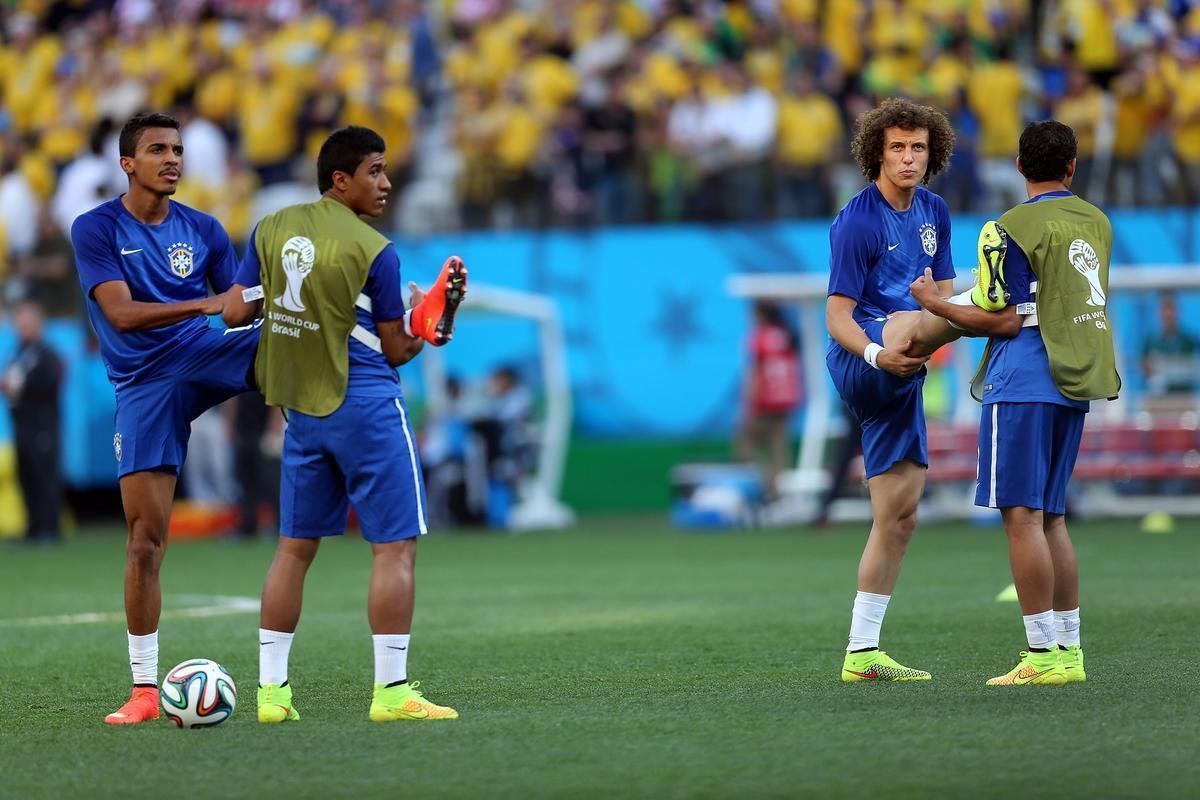 Antes da partida de estreia da Copa do Mundo, jogadores de Brasil e Crocia aquecem na Arena Corinthians, em So Paulo