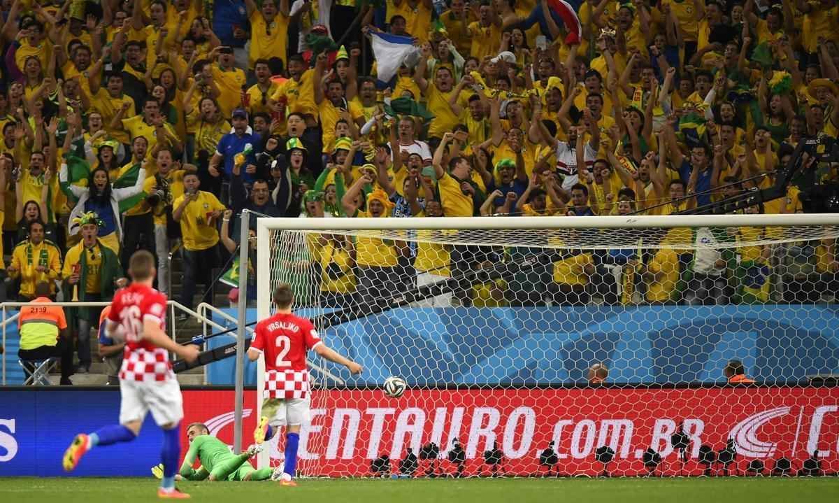 Lances de Brasil e Crocia, na Arena Itaquero, pela partida de abertura da Copa do Mundo