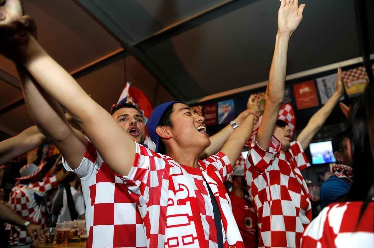 Torcida croata em Zagreb tambm ficou ligada na partida de abertura da Copa do Mundo