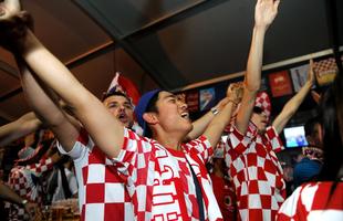 Torcida croata em Zagreb tambm ficou ligada na partida de abertura da Copa do Mundo