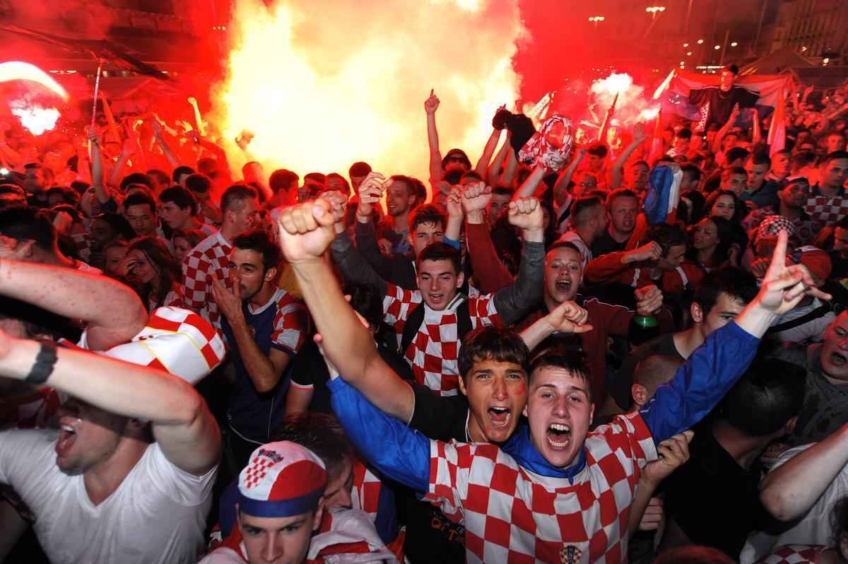 Torcida croata em Zagreb foi da alegria  decepo no jogo de abertura da Copa