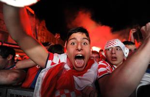 Torcida croata em Zagreb foi da alegria  decepo no jogo de abertura da Copa