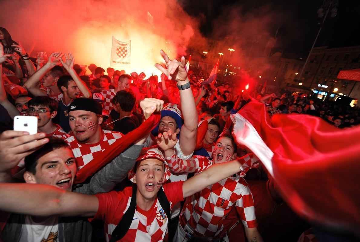 Torcida croata em Zagreb foi da alegria  decepo no jogo de abertura da Copa