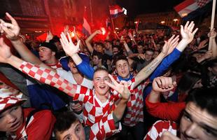 Torcida croata em Zagreb foi da alegria  decepo no jogo de abertura da Copa