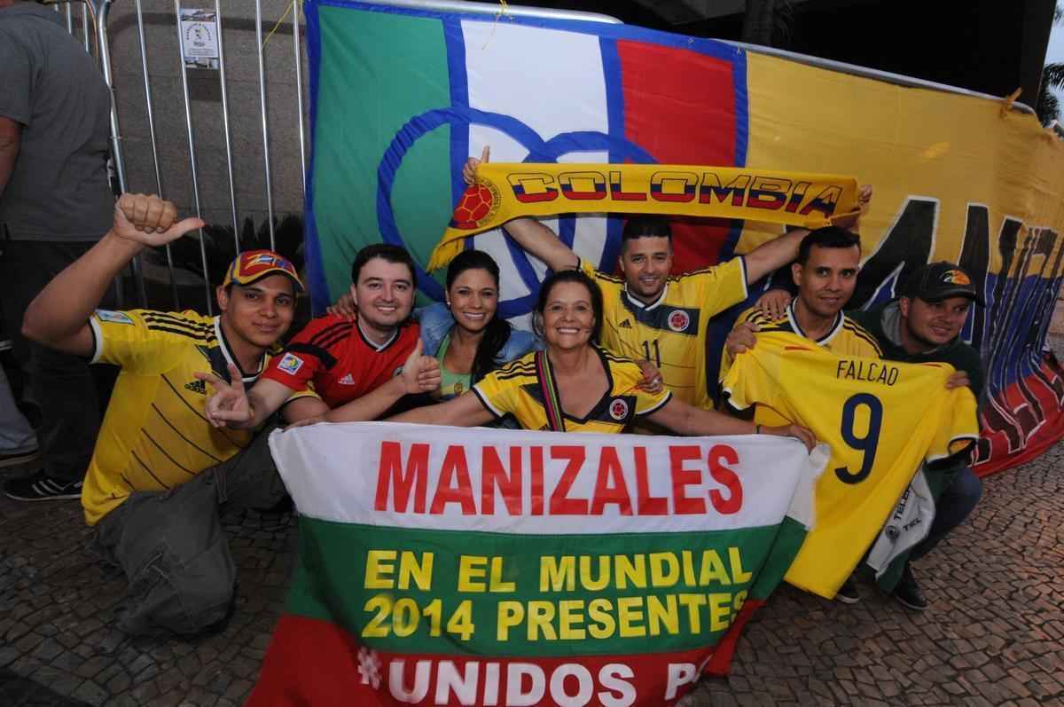 Seleo Colombiana chegou no incio da noite desta quinta-feira a Belo Horizonte, onde faz, no sbado, s 13h, o primeiro jogo na Copa do Mundo contra a Grcia. Jogadores foram recebidos por muitos torcedores na portaria do Hotel Ouro Minas. 