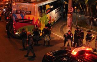 Seleo Colombiana chegou no incio da noite desta quinta-feira a Belo Horizonte, onde faz, no sbado, s 13h, o primeiro jogo na Copa do Mundo contra a Grcia. Jogadores foram recebidos por muitos torcedores na portaria do Hotel Ouro Minas. 