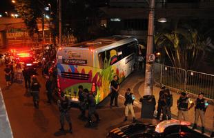 Seleo Colombiana chegou no incio da noite desta quinta-feira a Belo Horizonte, onde faz, no sbado, s 13h, o primeiro jogo na Copa do Mundo contra a Grcia. Jogadores foram recebidos por muitos torcedores na portaria do Hotel Ouro Minas. 