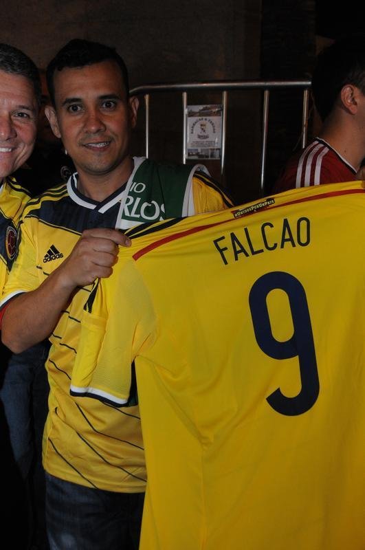 Seleo Colombiana chegou no incio da noite desta quinta-feira a Belo Horizonte, onde faz, no sbado, s 13h, o primeiro jogo na Copa do Mundo contra a Grcia. Jogadores foram recebidos por muitos torcedores na portaria do Hotel Ouro Minas. 