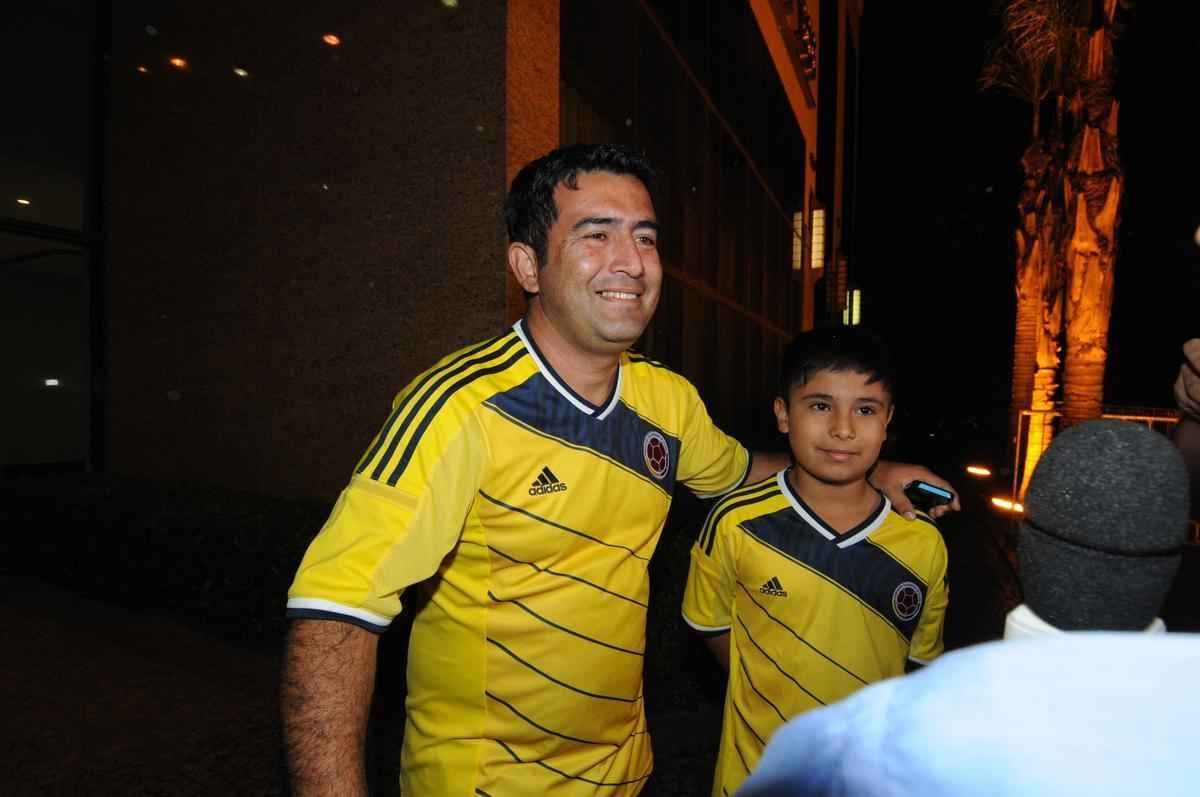 Seleo Colombiana chegou no incio da noite desta quinta-feira a Belo Horizonte, onde faz, no sbado, s 13h, o primeiro jogo na Copa do Mundo contra a Grcia. Jogadores foram recebidos por muitos torcedores na portaria do Hotel Ouro Minas. 