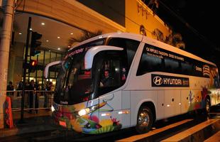 Chegada da Grcia a Belo Horizonte. No sbado, s 13h, no Mineiro, a seleo estreia na Copa contra a Colmbia, que tambm j est na capital mineira. Jogadores no tiveram recepo de fs na portaria do Hotel Caesar Business