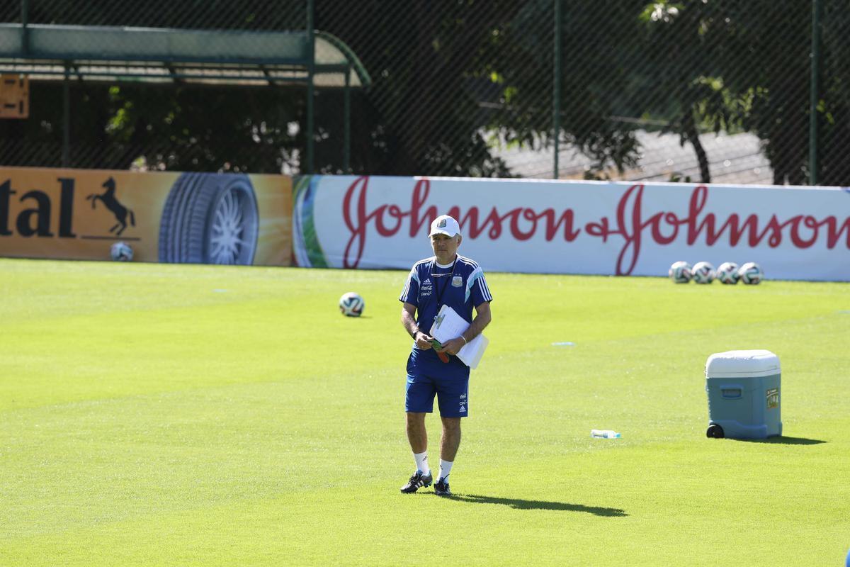 Jornalistas puderam acompanhar apenas o aquecimento do craque Messi e seus companheiros
