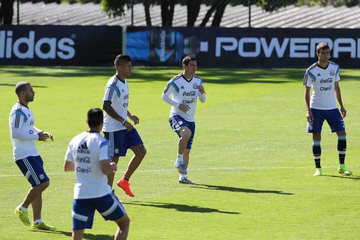 Jornalistas puderam acompanhar apenas o aquecimento do craque Messi e seus companheiros
